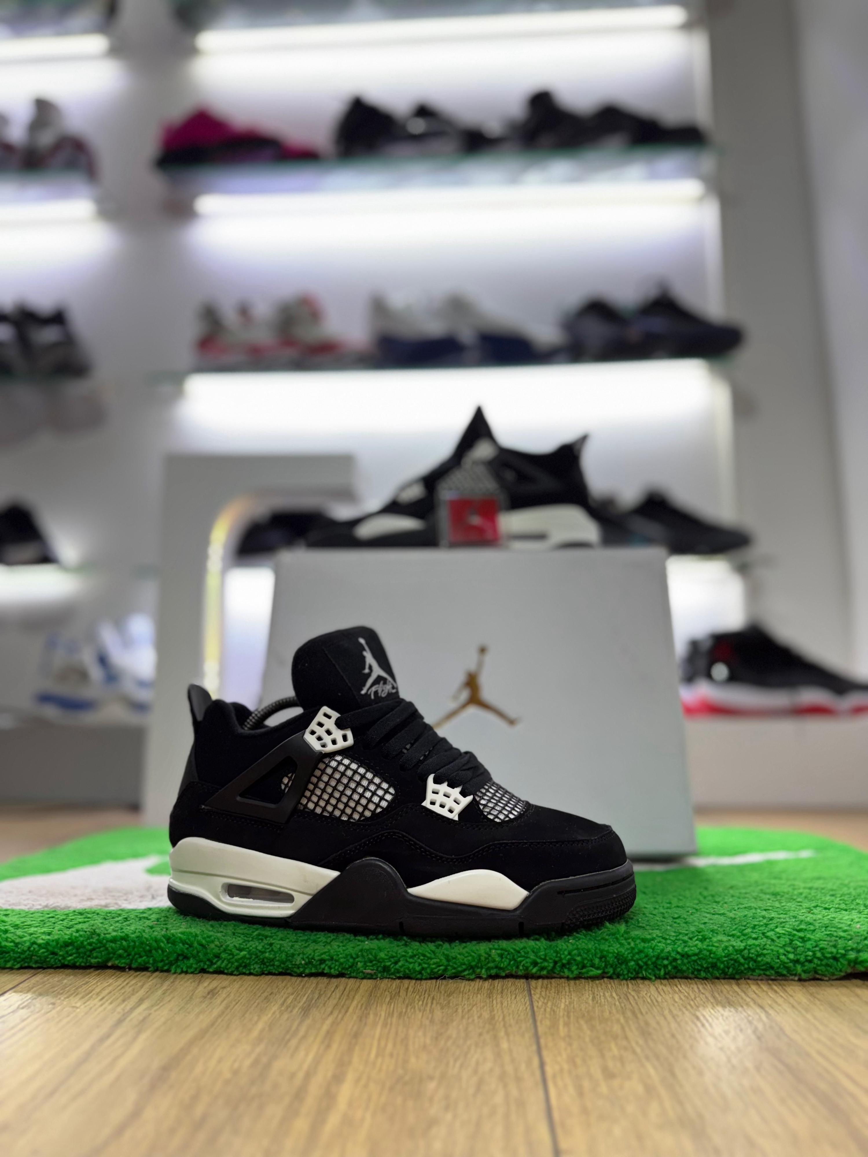 Zapatillas Nike Air Jordan 4 Retro White Thunder Panda