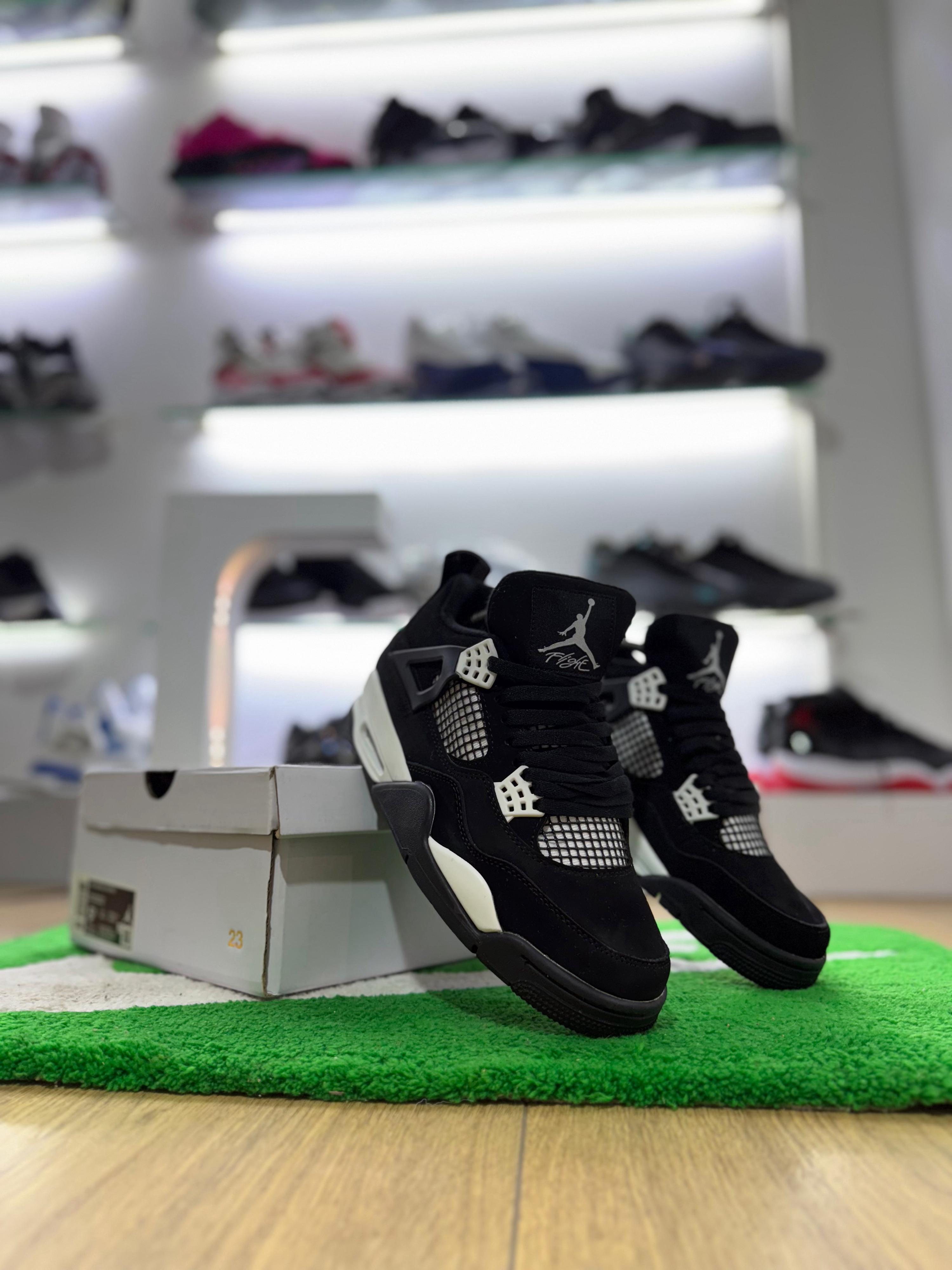 Zapatillas Nike Air Jordan 4 Retro White Thunder Panda