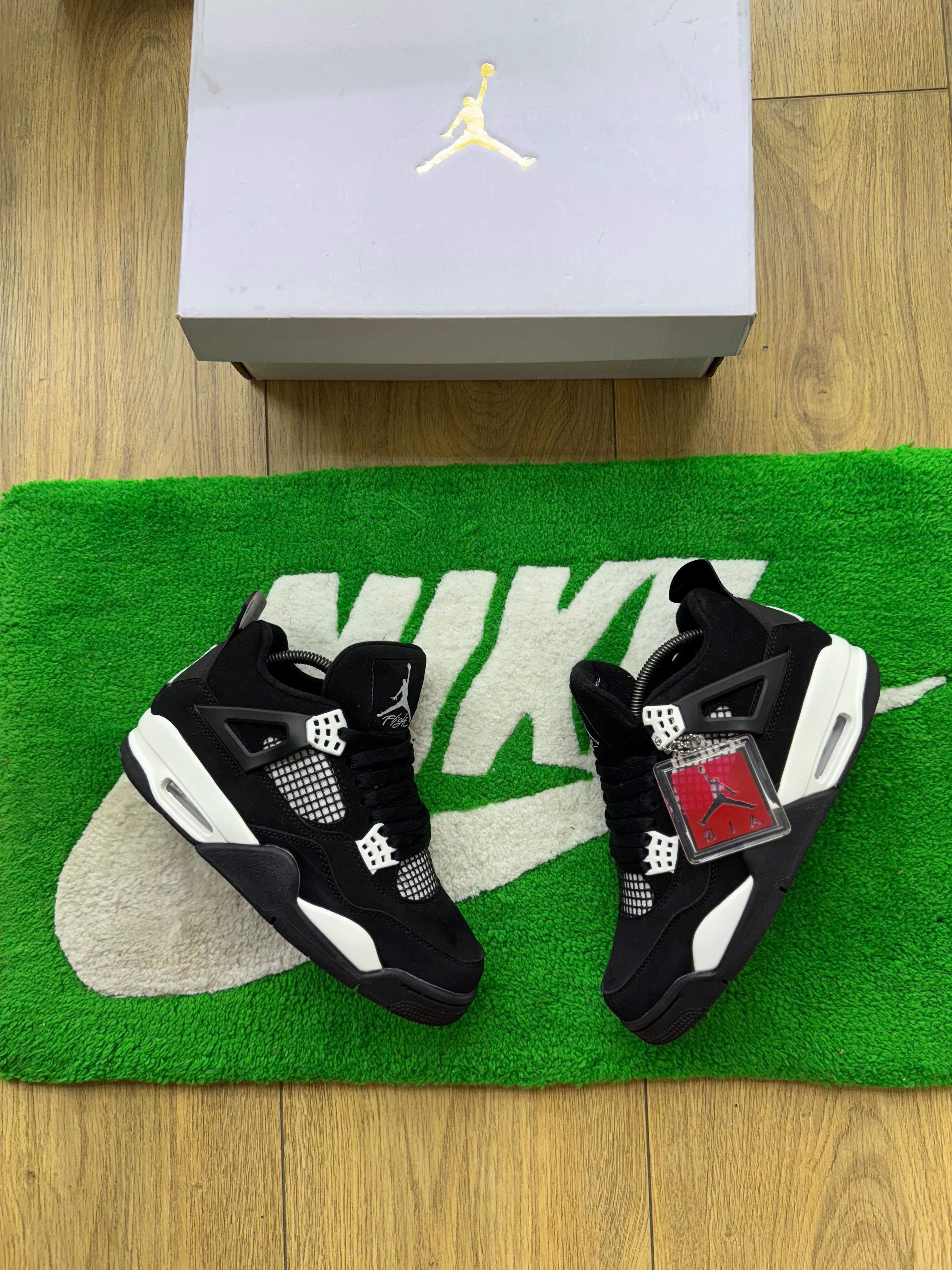 Zapatillas Nike Air Jordan 4 Retro White Thunder Panda